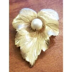 Vintage Sarah Coventry Matte Gold Tone Faux Pearl Leaf Brooch Pin 1.75"x1.25"